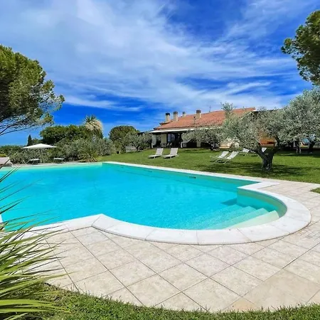 Sole Vino - Sensational Holiday Venue - Central Location - Sleeps 15 *