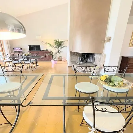 Sole Vino - Sensational Holiday Venue - Central Location - Sleeps 15 Villa Belvedere (Perugia)