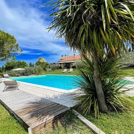 Villa Sole Vino - Sensational Holiday Venue - Central Location - Sleeps 15 *