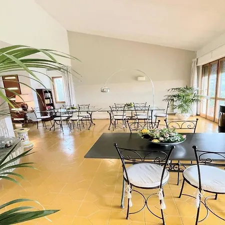 Sole Vino - Sensational Holiday Venue - Central Location - Sleeps 15