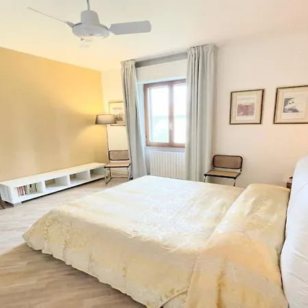 Villa Sole Vino - Sensational Holiday Venue - Central Location - Sleeps 15