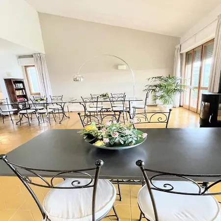 Sole Vino - Sensational Holiday Venue - Central Location - Sleeps 15