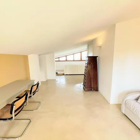 Sole Vino - Sensational Holiday Venue - Central Location - Sleeps 15 *