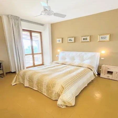 Sole Vino - Sensational Holiday Venue - Central Location - Sleeps 15