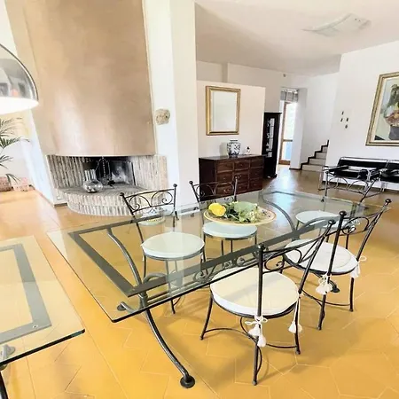 Sole Vino - Sensational Holiday Venue - Central Location - Sleeps 15 *