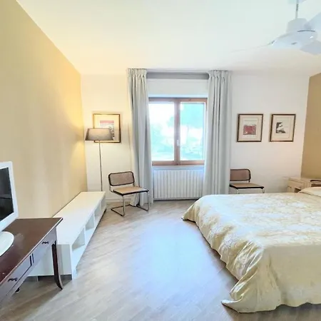 Villa Sole Vino - Sensational Holiday Venue - Central Location - Sleeps 15 *